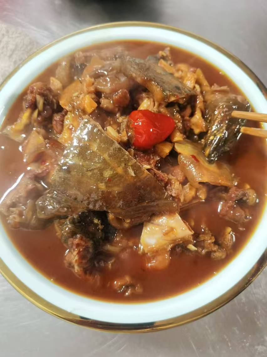 紅燜野生甲魚(yú)